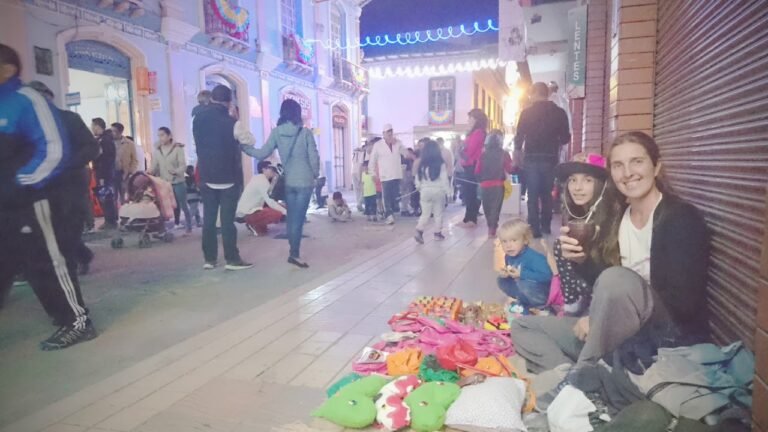 Sábado de ventas en las calles de Loja